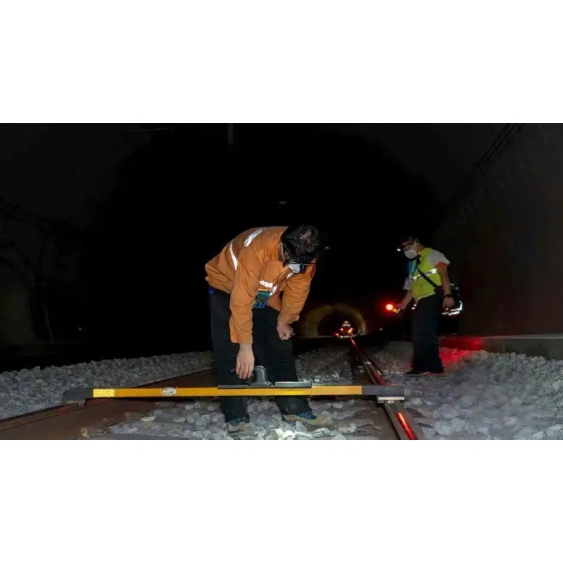 滬蓉鐵路合武段長嶺關(guān)隧道清篩施工完成